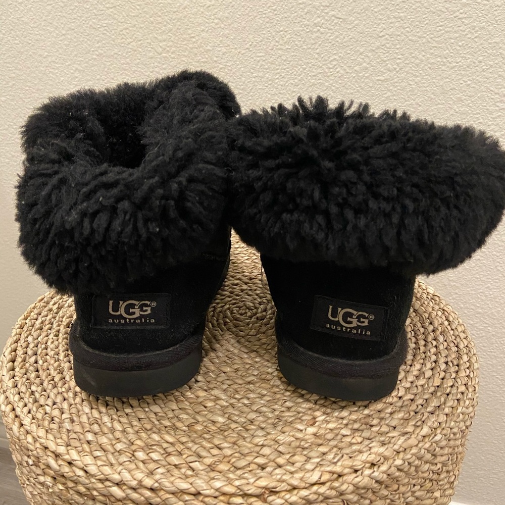 Black uggs - Picture 2 of 7